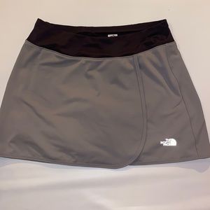 The North Face grey tennis skirt | M